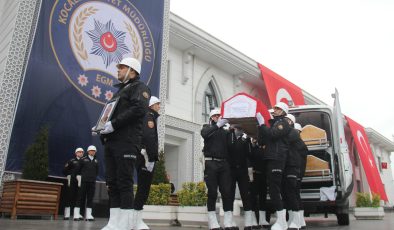 Trafik polisine son veda: Babasını beresiyle uğurladı