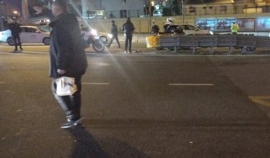 Kadıköy D100’de bir şahsa önünü kesmeye çalıştığı otomobil çarptı