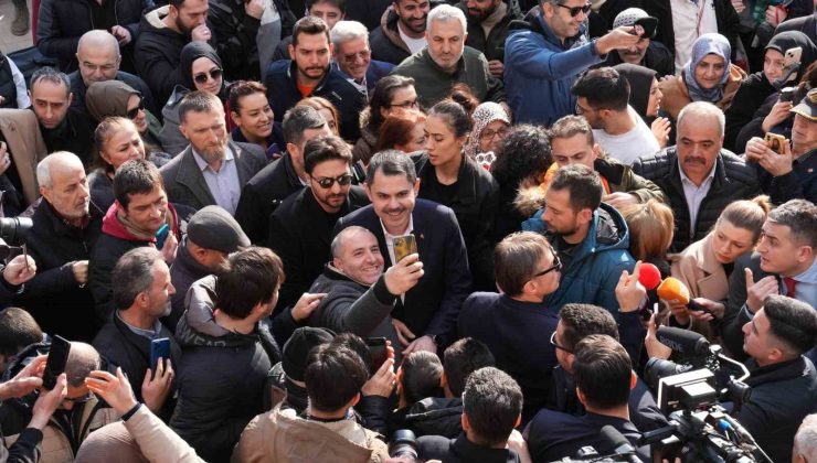 AK Parti İBB Başkan Adayı Kurum, Bahçelievler’de esnaf ziyareti sırasında tramvay sürdü