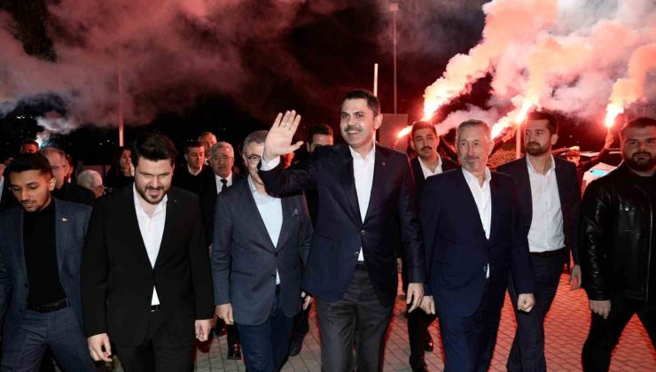 Eyüpsultan’da konuşan Murat Kurum: “Biz 230 km söz verip 8 km yapanlardan değiliz”