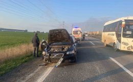 Kamyondan düşen malzeme kazaya neden oldu: 2 yaralı