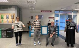 Fizik tedavi hastaları hastane koridorunda “Tai chi” yaptı