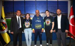 Fenerbahçe Başkanı Ali Koç, şampiyon boksörlerle bir araya geldi