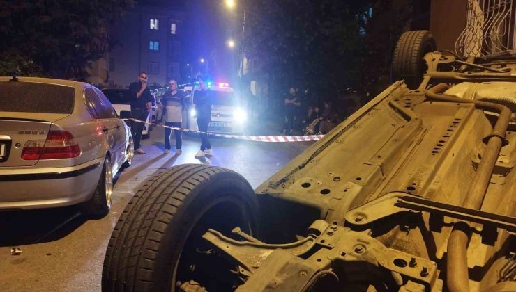 Üsküdar’da park halindeki araca çarpan otomobil takla attı: 1 yaralı