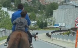 Başakşehir’de trafiğe açık cadde de ilginç görüntü, grup halinde atlarla dolaştılar