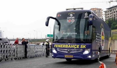 Fenerbahçe takım otobüsü stada geldi