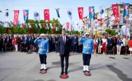 Kartal’da 19 Mayıs törenleri Atatürk Anıtı’na çelenk sunumuyla başladı