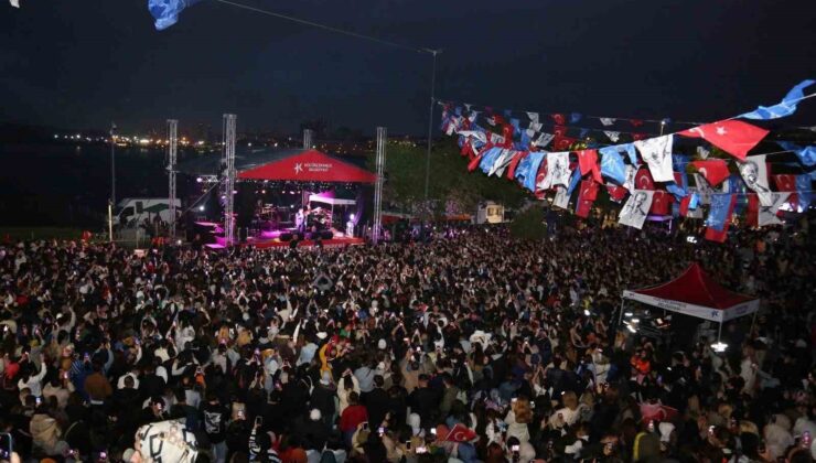 Küçükçekmece’de 19 Mayıs kutlamalarında Mert Demir konseri