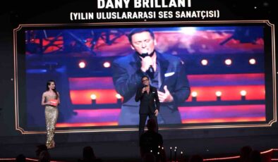 Türkiye’nin ’yıldız’ isimleri ödüllerini aldı