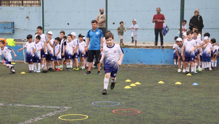 Kağıthane Belediyesi 22 farklı branşta öğrencilere eğitimler veriyor