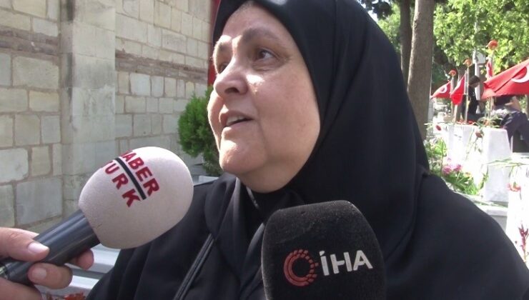 15 Temmuz şehitlerinin yakınları Edirnekapı Şehitliğinde ziyarette bulundu