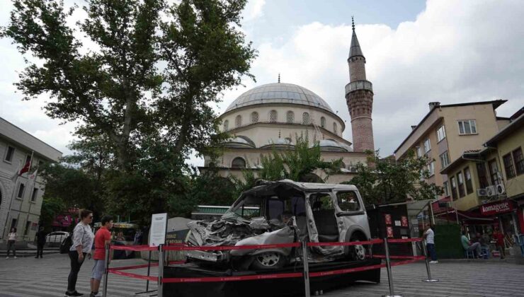 15 Temmuz’da tankın ezdiği araç 15 Temmuz Demokrasi Meydanı’nda sergileniyor