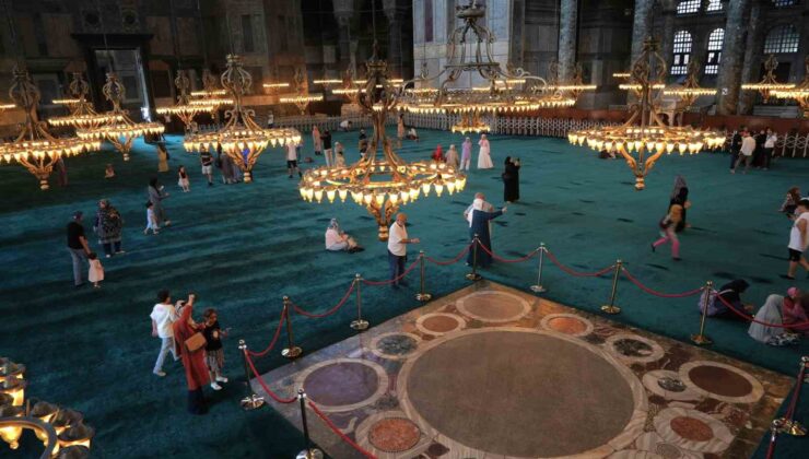 4 yıl önce yeniden ibadete açılan fethin sembolü Ayasofya Camii’ni gelecek nesillere taşıyacak değişimler yapıldı