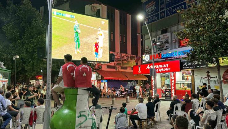 Akyazı milli maç heyecanını dev ekranda izleyecek