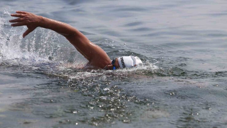 Armutlu’dan Mudanya’ya 12 kilometre yüzdüler…