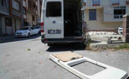 Arnavutköy’de terk edilmiş araçlar mahallelinin korkulu rüyası oldu
