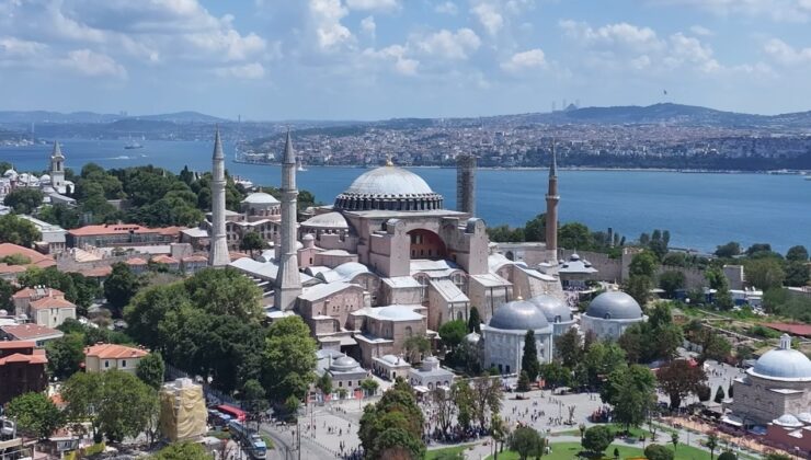 Ayasofya-i Kebir Cami-i Şerifi ibadete açılışının 4. yıl dönümünde havadan görüntülendi