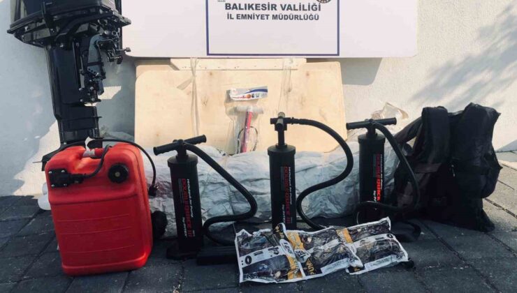 Ayvalık’ta polis 7 düzensiz göçmen ve 2 organizatörü kıskıvrak yakaladı