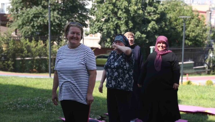 Bağcılar’da yaşlılar kahkaha seansında doyasına eğlendi