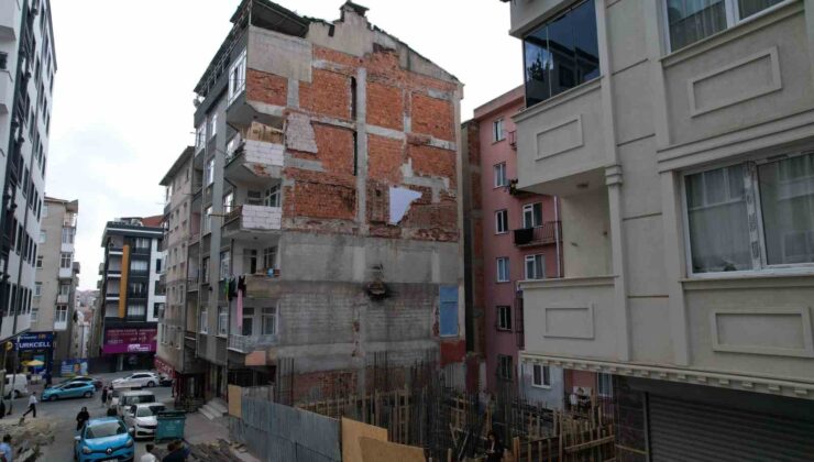 Bahçelievler’de tahliye edilen bina havadan görüntülendi