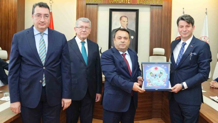 Bakırköy Adliyesi’nden yeni görev yerlerine atanan cumhuriyet başsavcılarına veda töreni