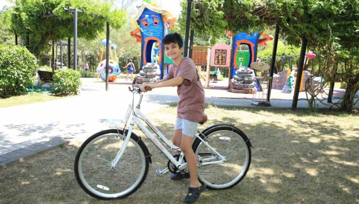 Belediye Başkanından bisikleti çalınan çocuğa sürpriz