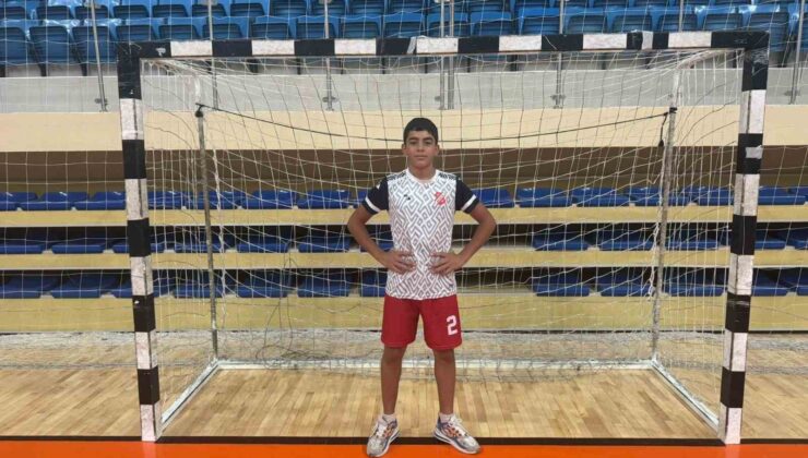 Bilecikli sporcu hentbol için gelişim kampına katılıyor
