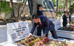 Bilecik’te 15 Temmuz Demokrasi ve Millî Birlik Günü dolayısıyla şehitlik ziyaret edildi