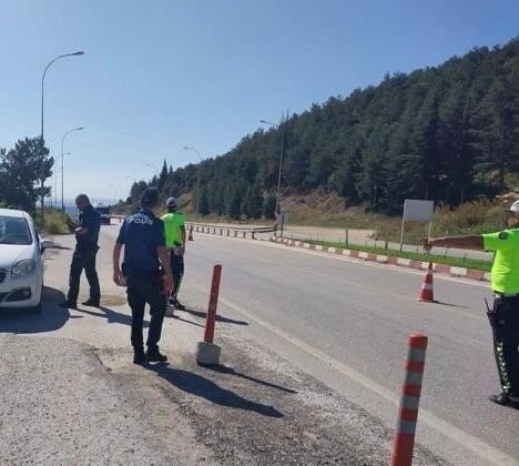 Bilecik’te trafik denetimlerinde 62 araç sürücüsüne 83 bin 381 TL para cezası