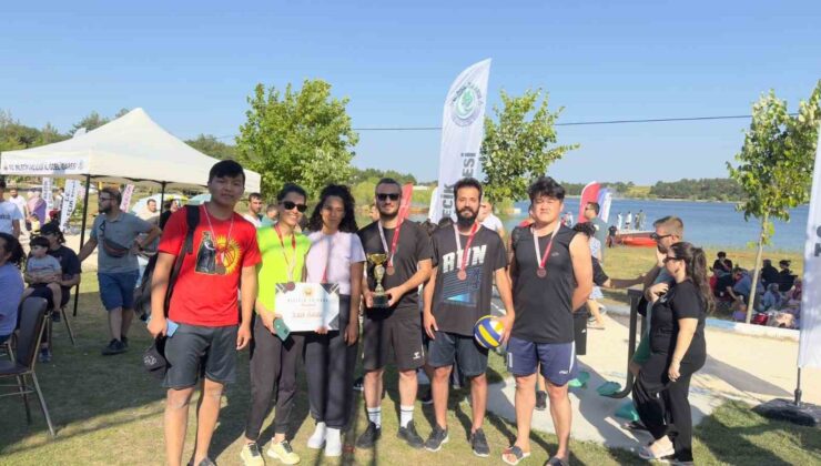 BŞEÜ öğrencileri ve personelleri plaj voleyboluna damga vurdu