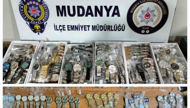 Bursa’da 100 bin liralık kaçak elektronik saat ele geçirildi