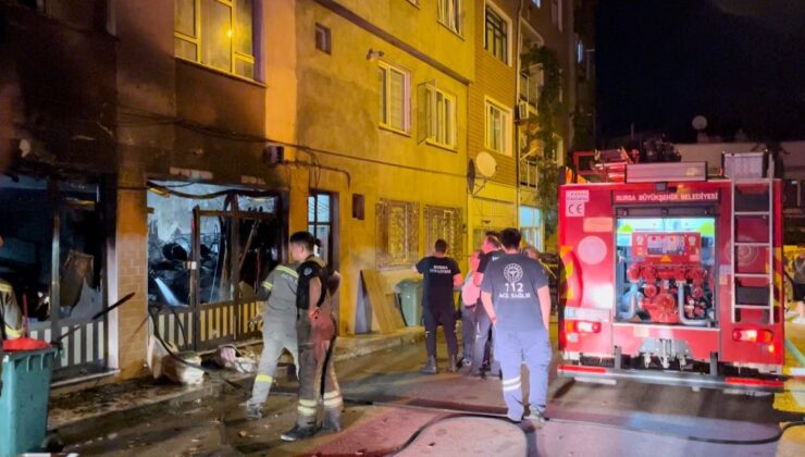 Bursa’da alevli gece…4 katlı binadakiler korku dolu anlar yaşadı