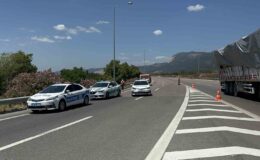 Bursa’da bir kişinin öldüğü kazada otomobilin motoru yerinden fırladı