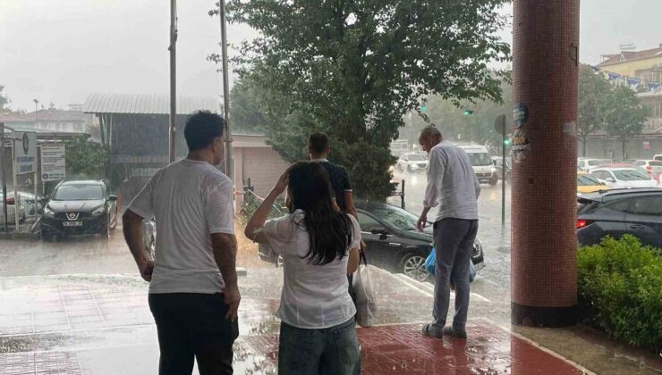 Bursa’da sağanak yağış hayatı durma noktasına getirdi
