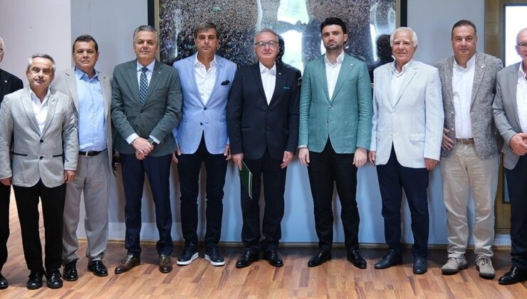 Bursaspor’un yeni Divan Kurulu Başkanı Gökhan Tuzlacıoğlu, kulübü ziyaret etti