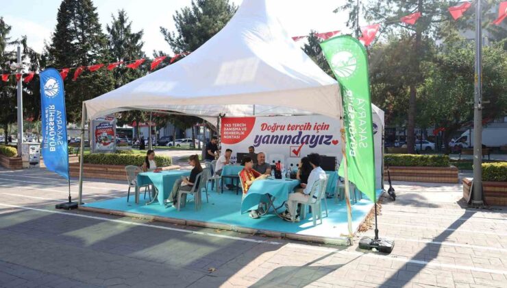 Büyükşehir, üniversite adaylarının yanında