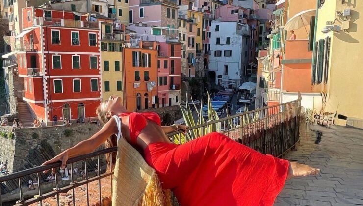 Camide çıplak poz veren Eda Taşpınar İtalya’yı çok sevdi