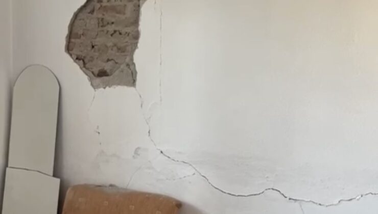 Çanakkale’deki depremde bazı evlerin duvarları çatladı