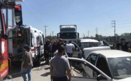 D-100’de zincirleme kaza: 1’i çocuk toplam 5 yaralı