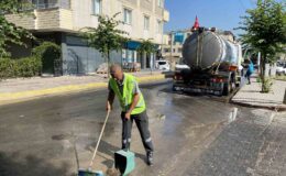 Darıca’da ekipler mahallelerde köşe bucak temizlik yapıyor