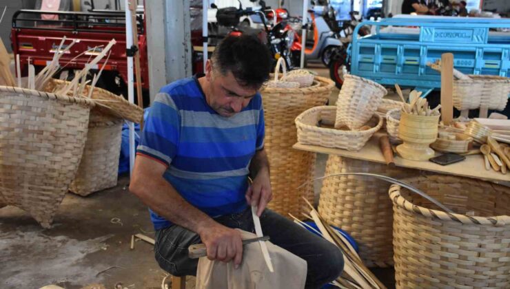 Dede ve babasından öğrendiği sepetçilik mesleğini 40 yıldır sürdürüyor