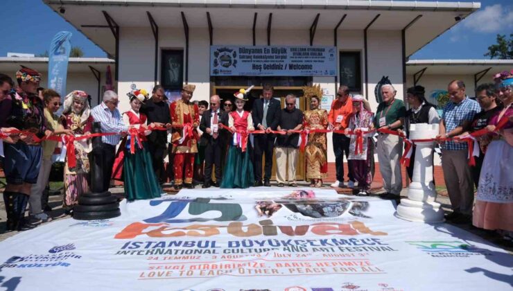 Dünyanın en büyük satranç koleksiyonu Büyükçekmece’de sergileniyor