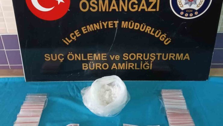 Dur ihtarına uymayıp polisten kaçtı, araca çarparak devrilen motosikletten uyuşturucu çıktı