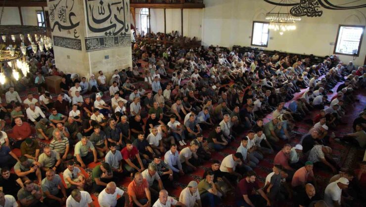 Edirne’de pehlivanlar cuma namazında buluştu