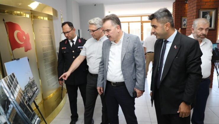 Edremit’te 15 Temmuz konulu fotoğraf sergisi açıldı