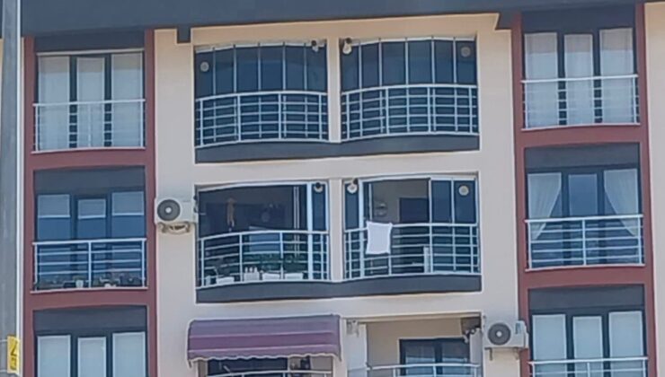 Erdek’te 5’inci kattan düşen çocuk hayatını kaybetti