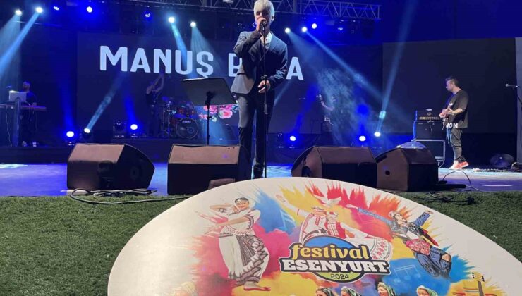 Esenyurtlular Manuş Baba konseriyle doyasıya eğlendi