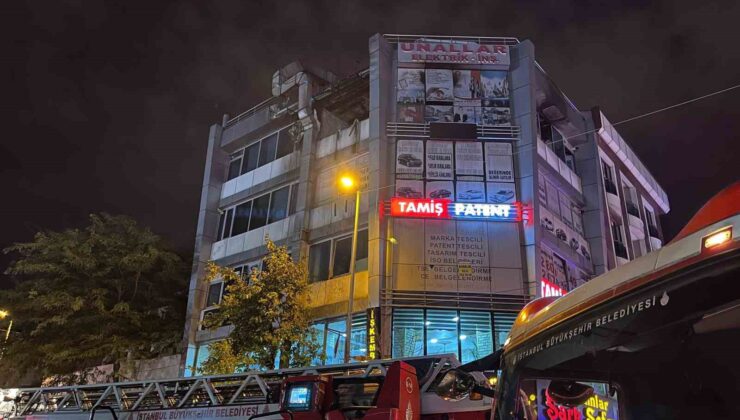 Esenyurt’ta 4 katlı binada korkutan yangın kamerada