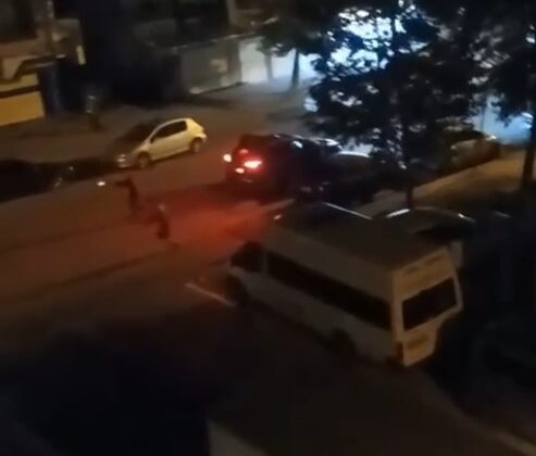 Esenyurt’ta sokak ortasında pompalı tüfekli çatışma kamerada