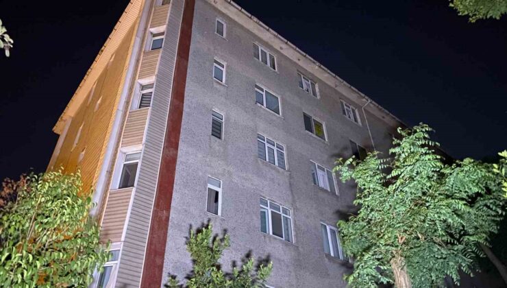 Eyüpsultan’da elektriği kesilen sitenin sakinlerinden tepki